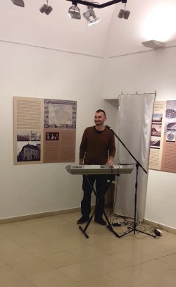 Tamás Baranyi performs Attila József